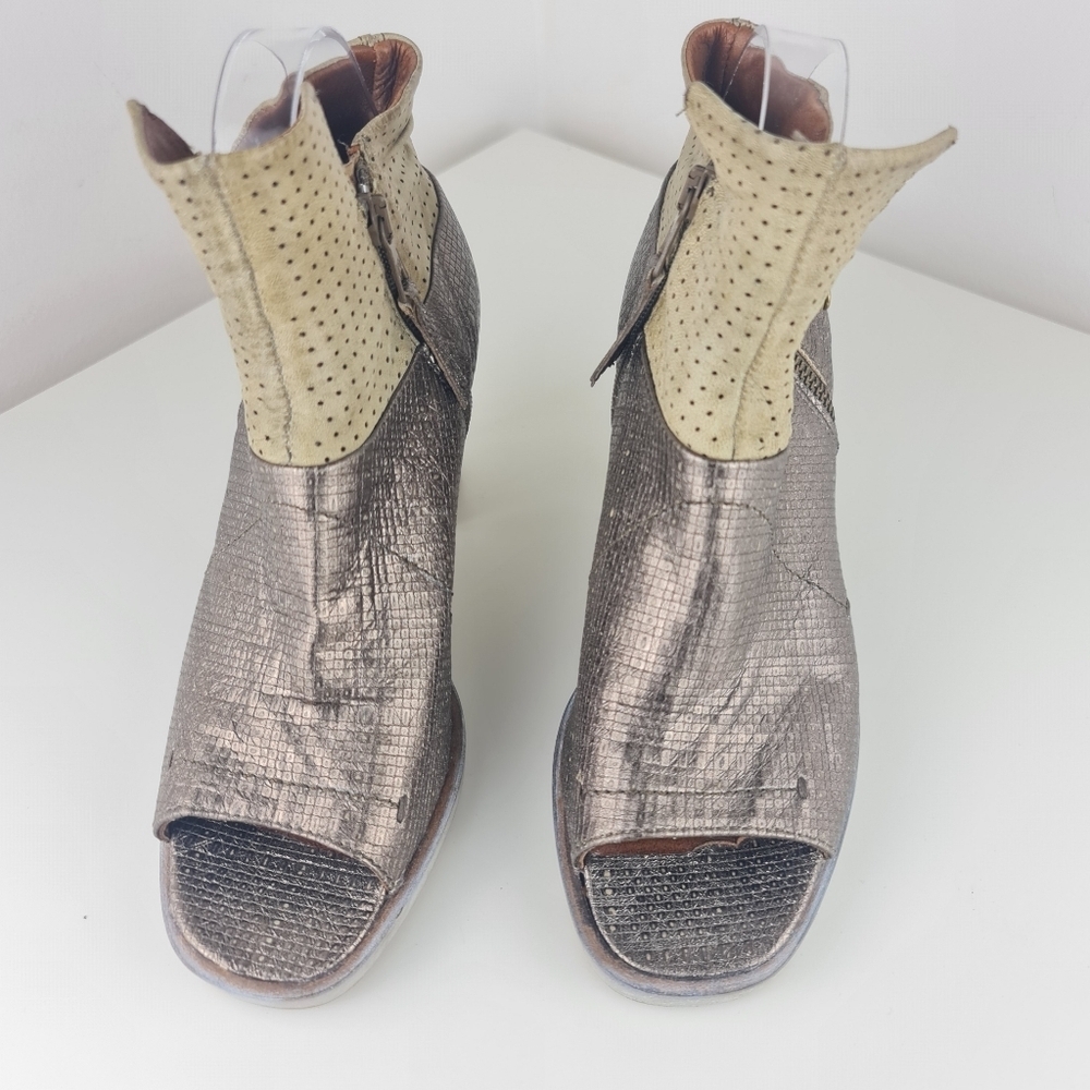 Mjus Shoes Leather Perforated Ankle Boots Size 38 or 8 Booties Side Zip - Picture 4 of 12